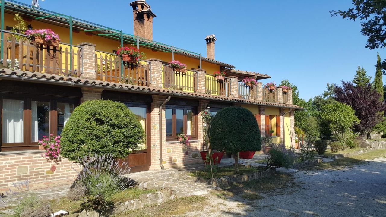 Agriturismo Countryhouse Le Giare Губбио Экстерьер фото
